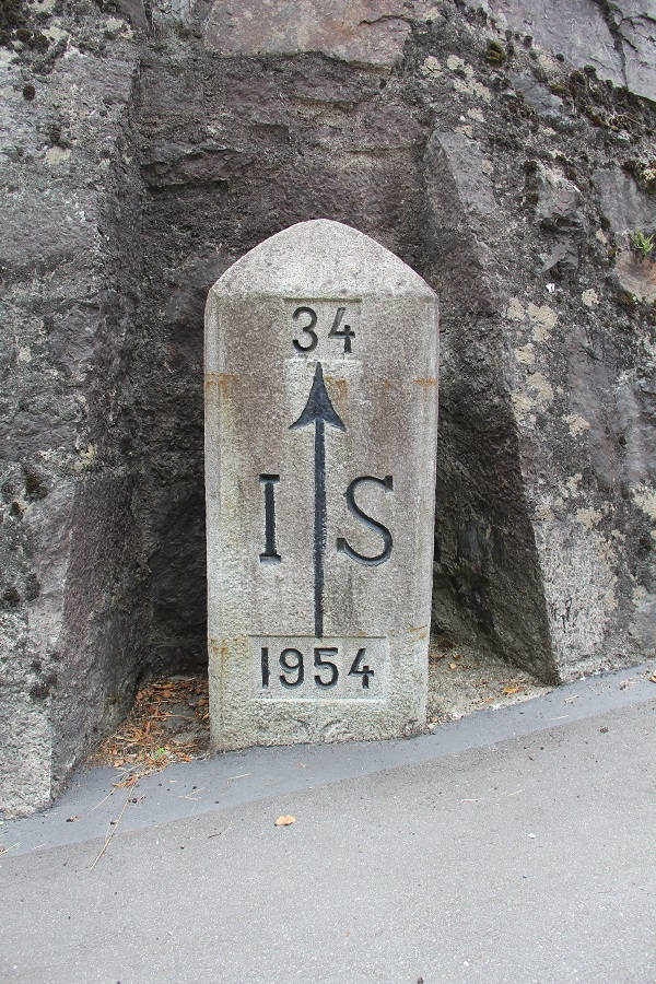 borne-frontière n° 34 Campocologno Grisons Italie