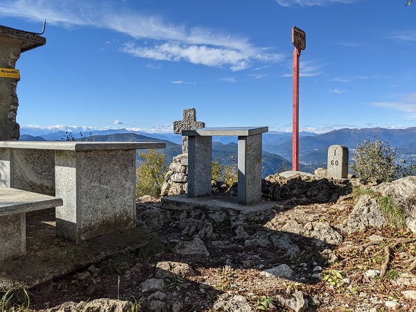 Borne n° 60 sur le Monte Pravello