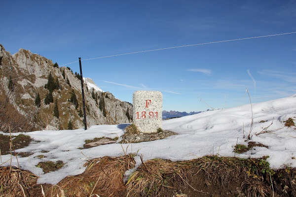 borne-frontière col de Savalère frontière Valais France