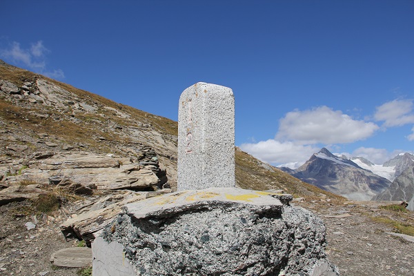 borne-frontière à la Fenêtre Durand frontière Valais VS Italie
